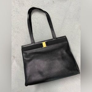 Pre owned Salvatore Ferragamo Ferragamo Black Vara Leather Tote Bag